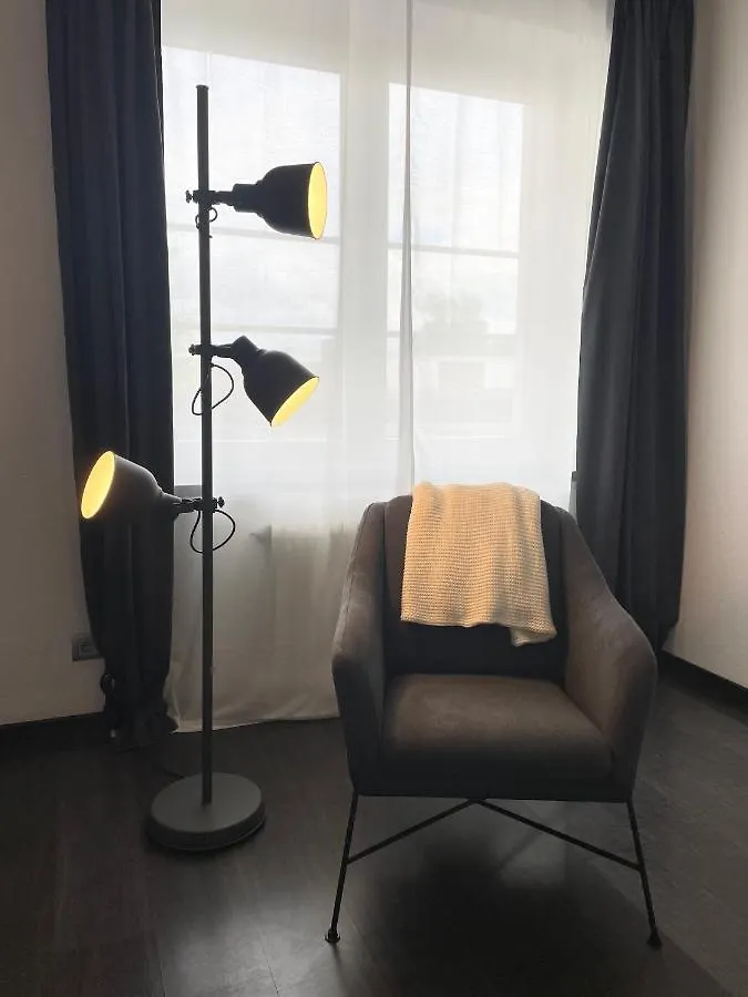 Airport Apartment Fuer 4 - Smart Tv - Kueche - Echarger Hamborg